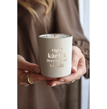 Majas lykta Med k�rlek �vervinner vi allt